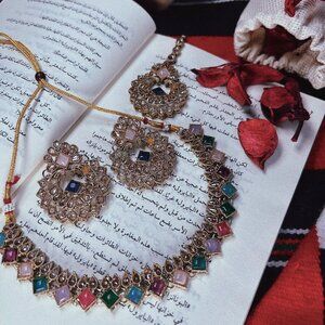 Indian Jewelry - Thuraya (multicolour)